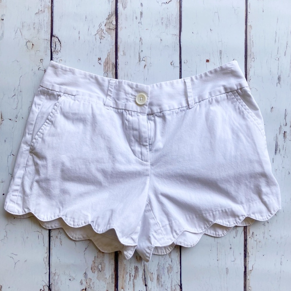 Ann Taylor LOFT White Scalloped Riviera Shorts Size 2